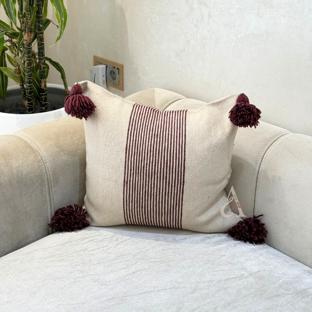 Housse de coussin artisanale à pompons 50cmx50cm crème bordeaux