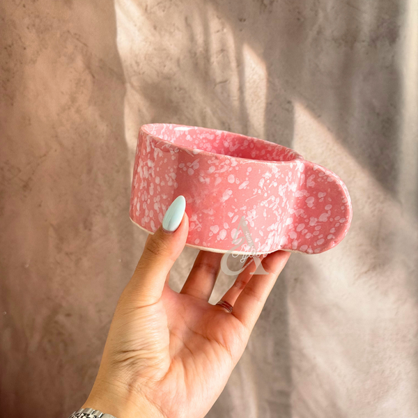 Mug artisanal à anse plate moucheté Tiwizi