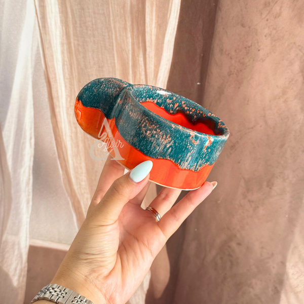 Mug artisanal à anse plate bicolore Tiwizi