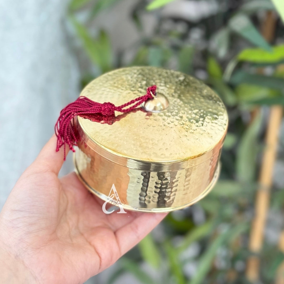 Boite de rangement en laiton doré martelée