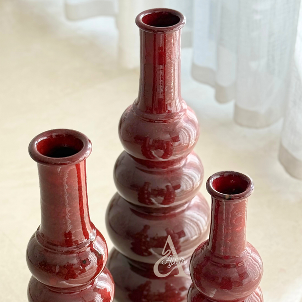 Vase sculptural artisanal Tighri bordeaux