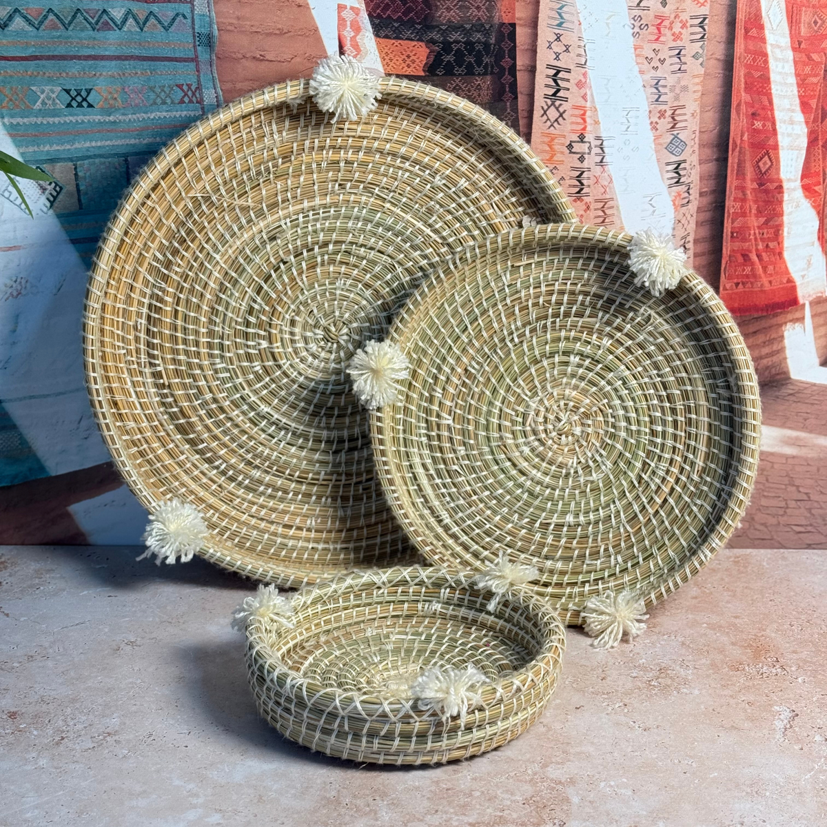 Plateau artisanal berbère Talount à pompons crème