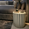 Table d'appoint en résine blanc et gris