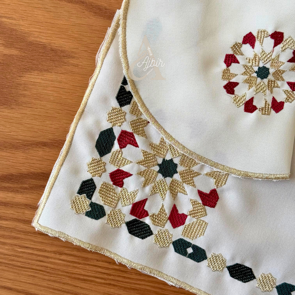 Set de table artisanal marocain brodé Tasilit – Service à thé (9pcs)