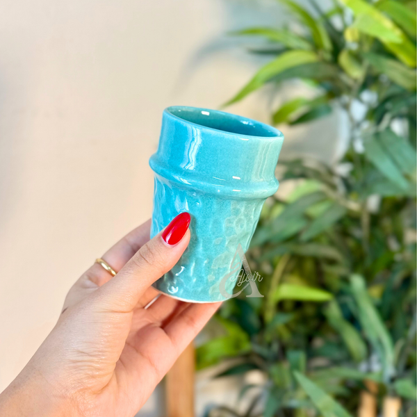 Verre en céramique artisanale émaillée turquoise