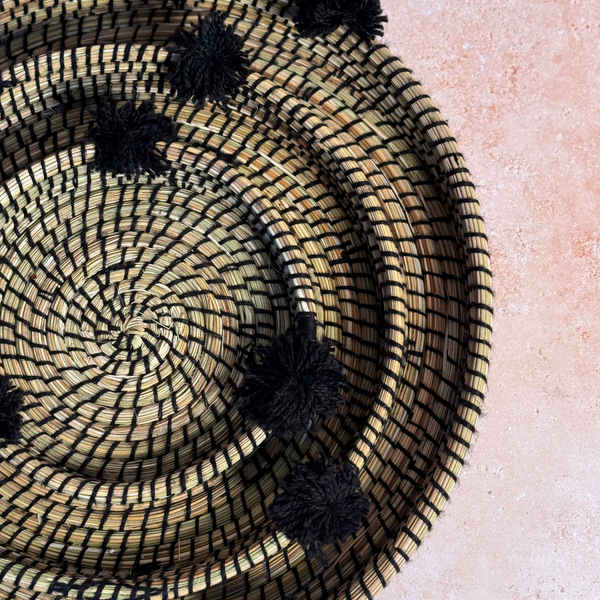 Plateau artisanal berbère Talount à pompons Noir