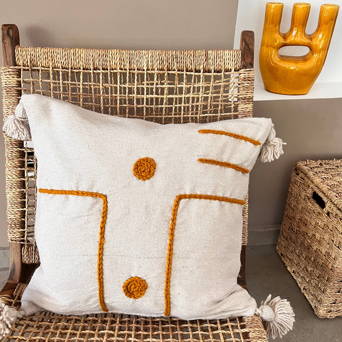 Housse de Coussin à pompons crème moutarde 50cmx50cm - Ajbir