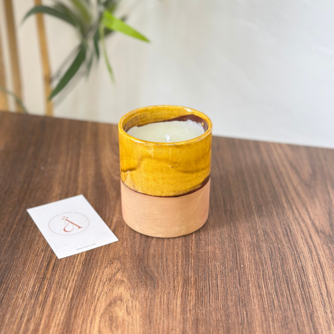 Bougie artisanale jaune en terre cuite parfum Oud