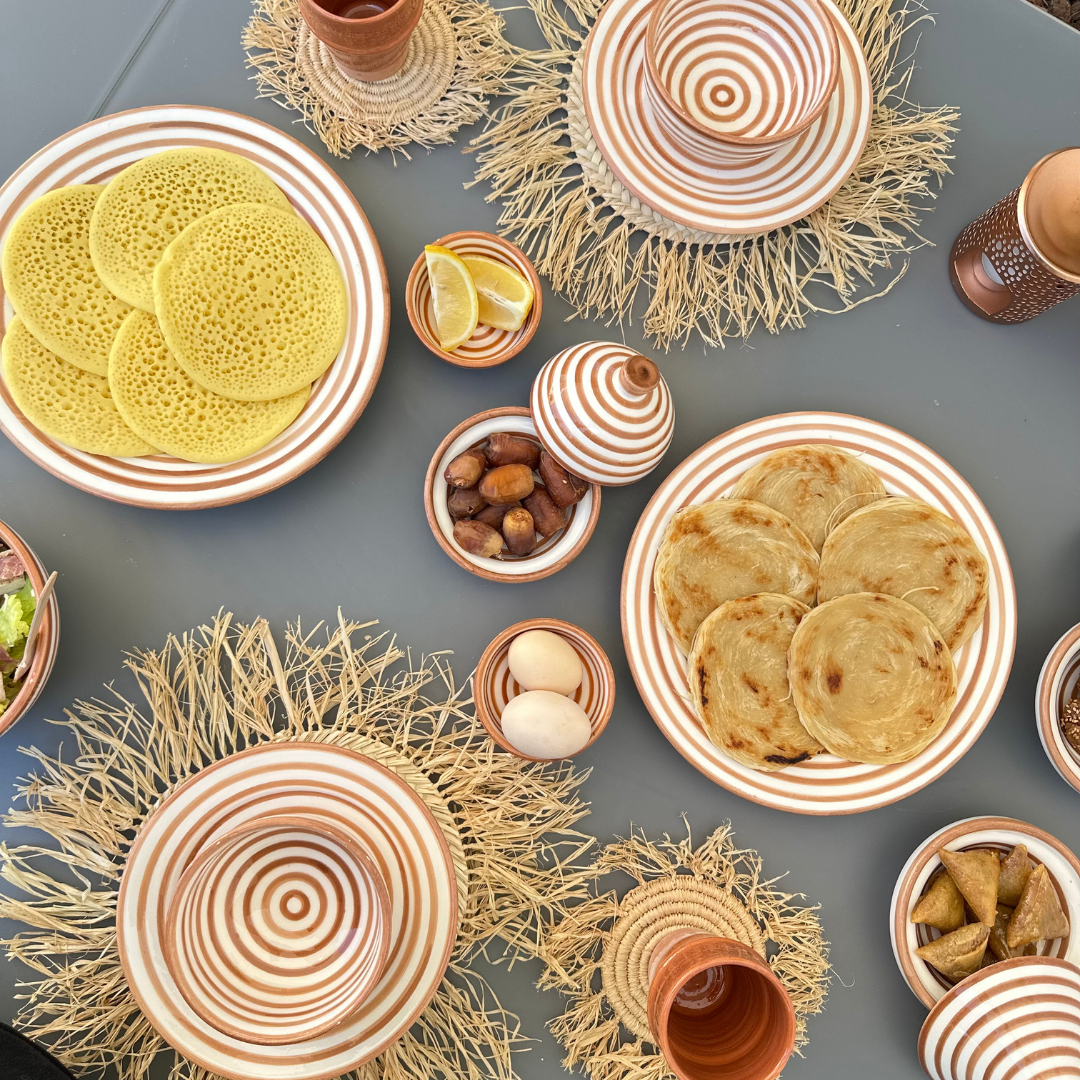 Assiette rayée sable - Ajbir