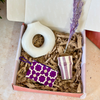 Coffret cadeau artisanal violet blanc