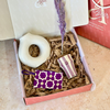 Coffret cadeau artisanal violet blanc
