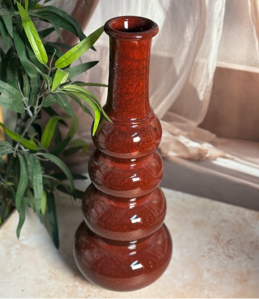 Vase sculptural artisanal Tighri bordeaux