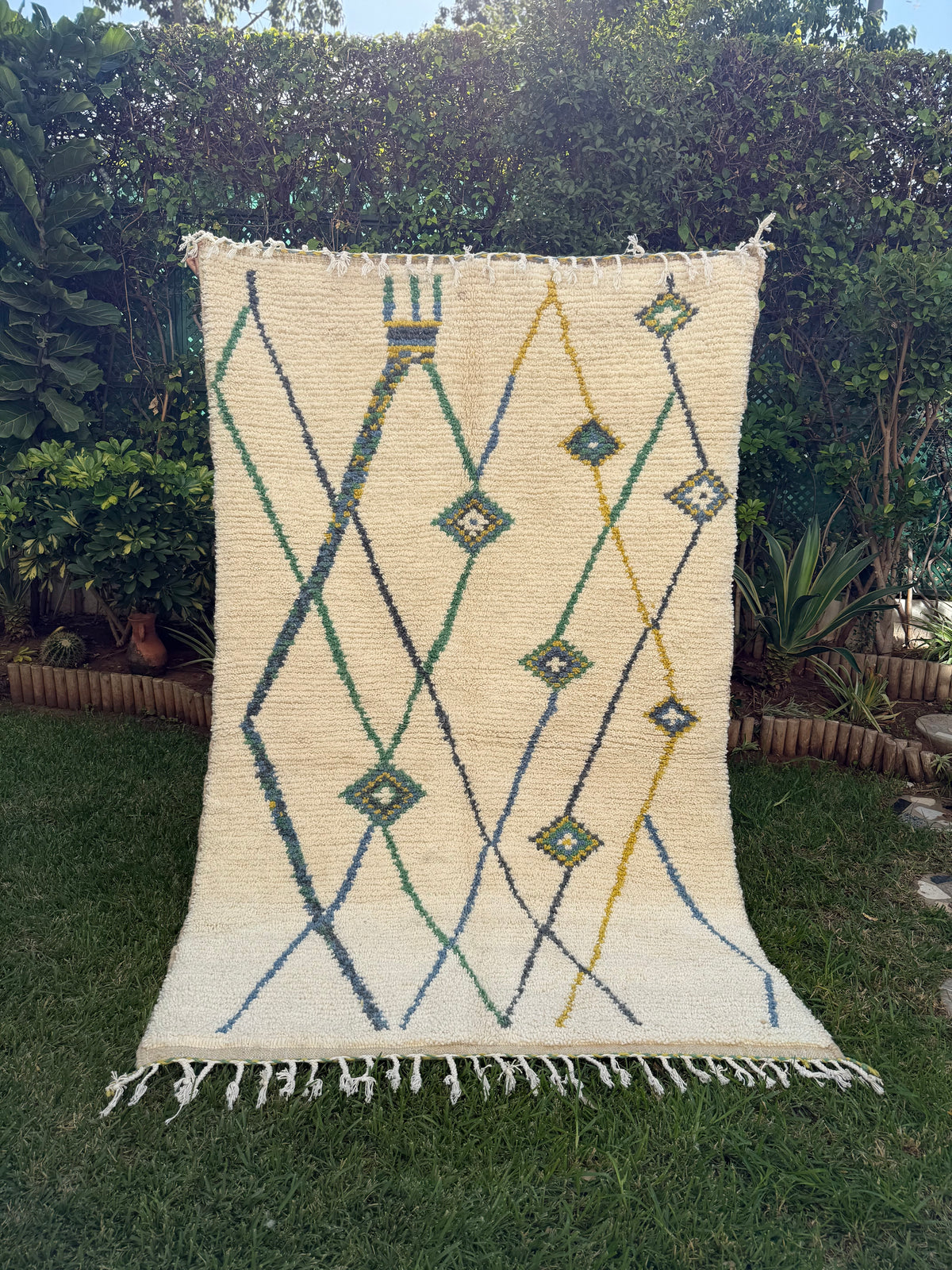 Tapis Berbère Azilal 100% Crème, vert en Laine De Mouton- 2,30m/ 1,48m