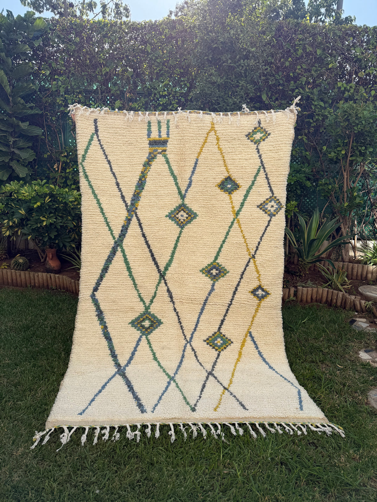 Tapis Berbère Azilal 100% Crème, vert en Laine De Mouton- 2,30m/ 1,48m