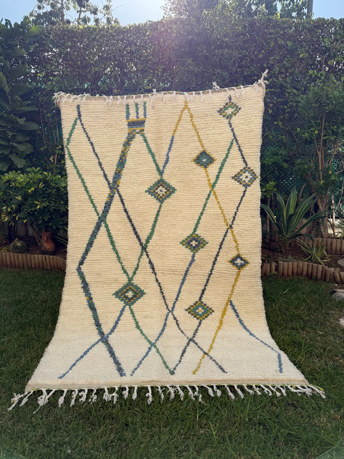 Tapis Berbère Azilal 100% Crème, vert en Laine De Mouton- 2,30m/ 1,48m