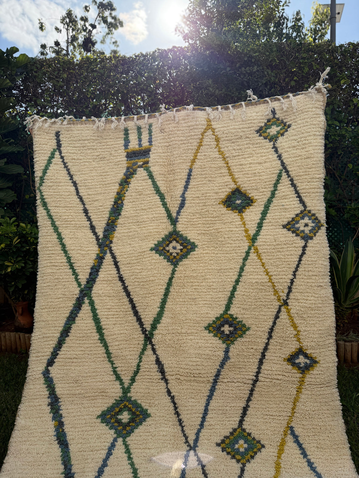 Tapis Berbère Azilal 100% Crème, vert en Laine De Mouton- 2,30m/ 1,48m