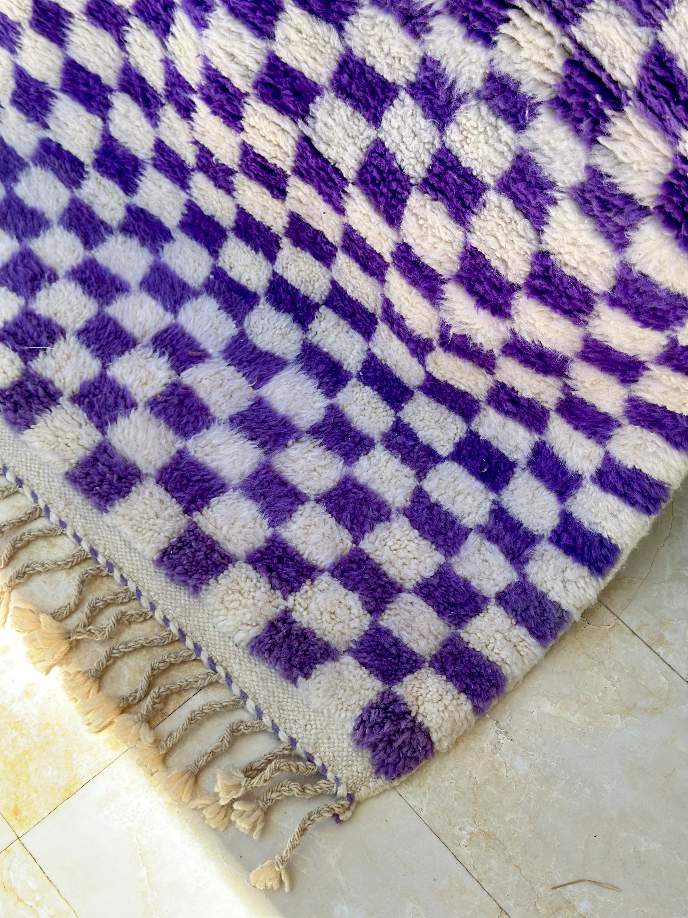 Tapis Beni Ouarain damier crème  et mauve- 168cm / 100cm - Ajbir