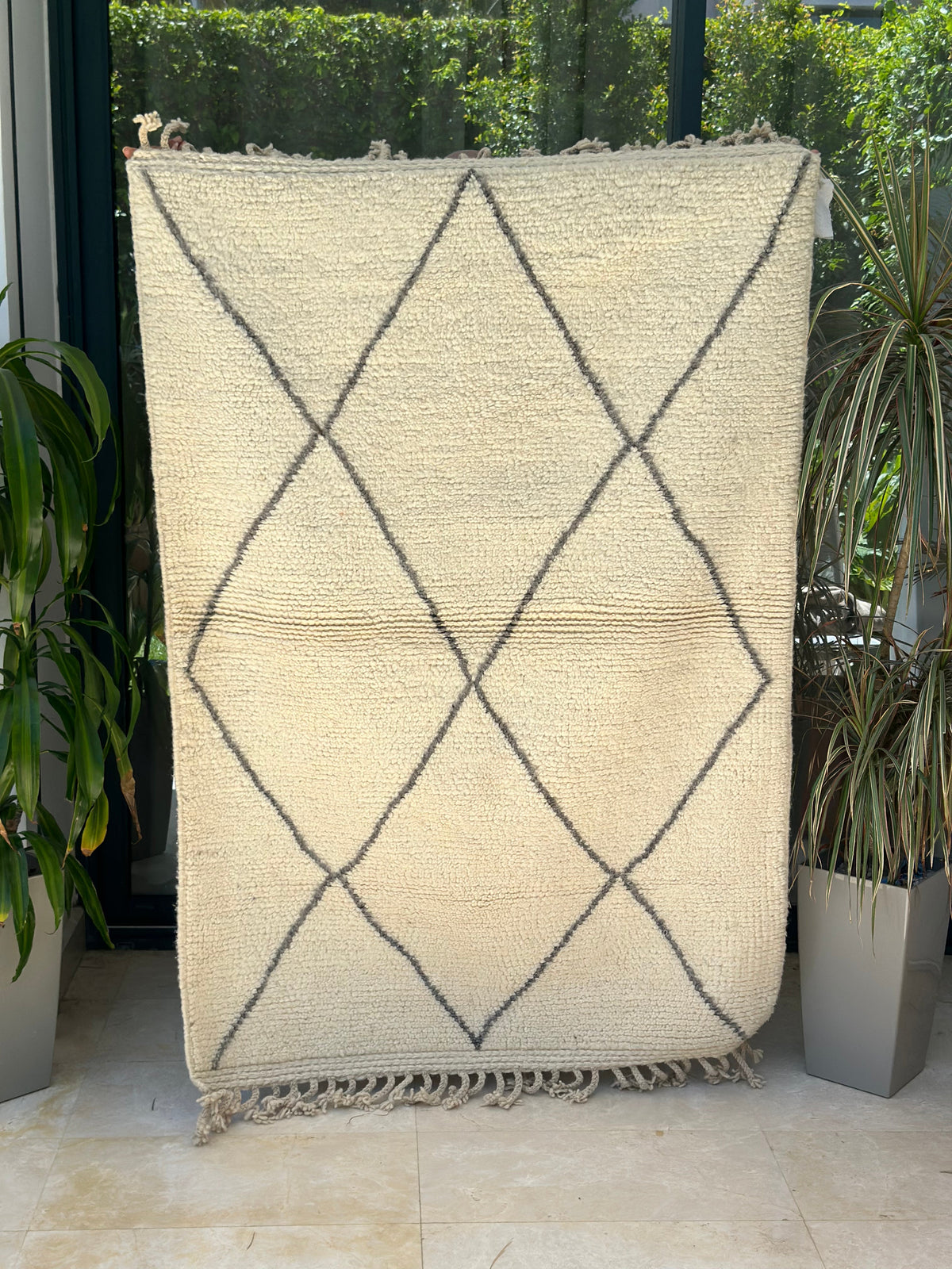 Tapis Beni Ouarain crème à losanges gris- 129cm / 155cm - Ajbir