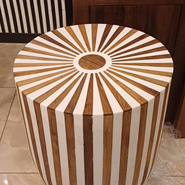 Table d'appoint en résine blanc et bois marron
