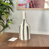 Vase bouteille gris rayé