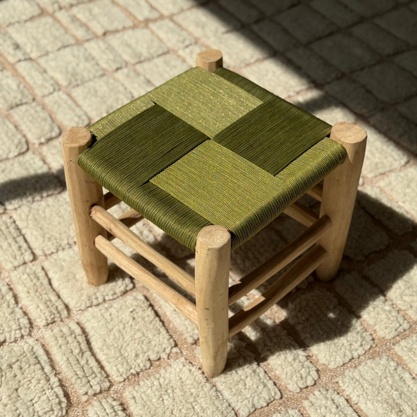 Tabouret artisanal AZEMMUR Bois naturel & tressage vert olive