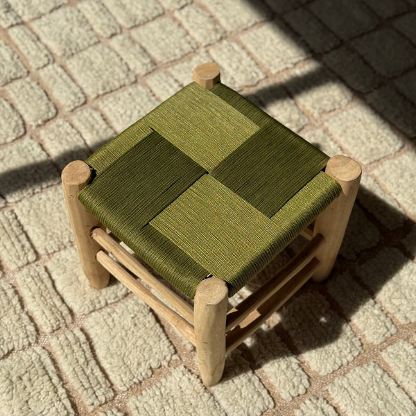 Tabouret artisanal AZEMMUR Bois naturel & tressage vert olive