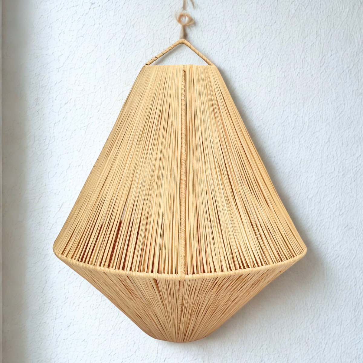 Suspension artisanale en raphia 3